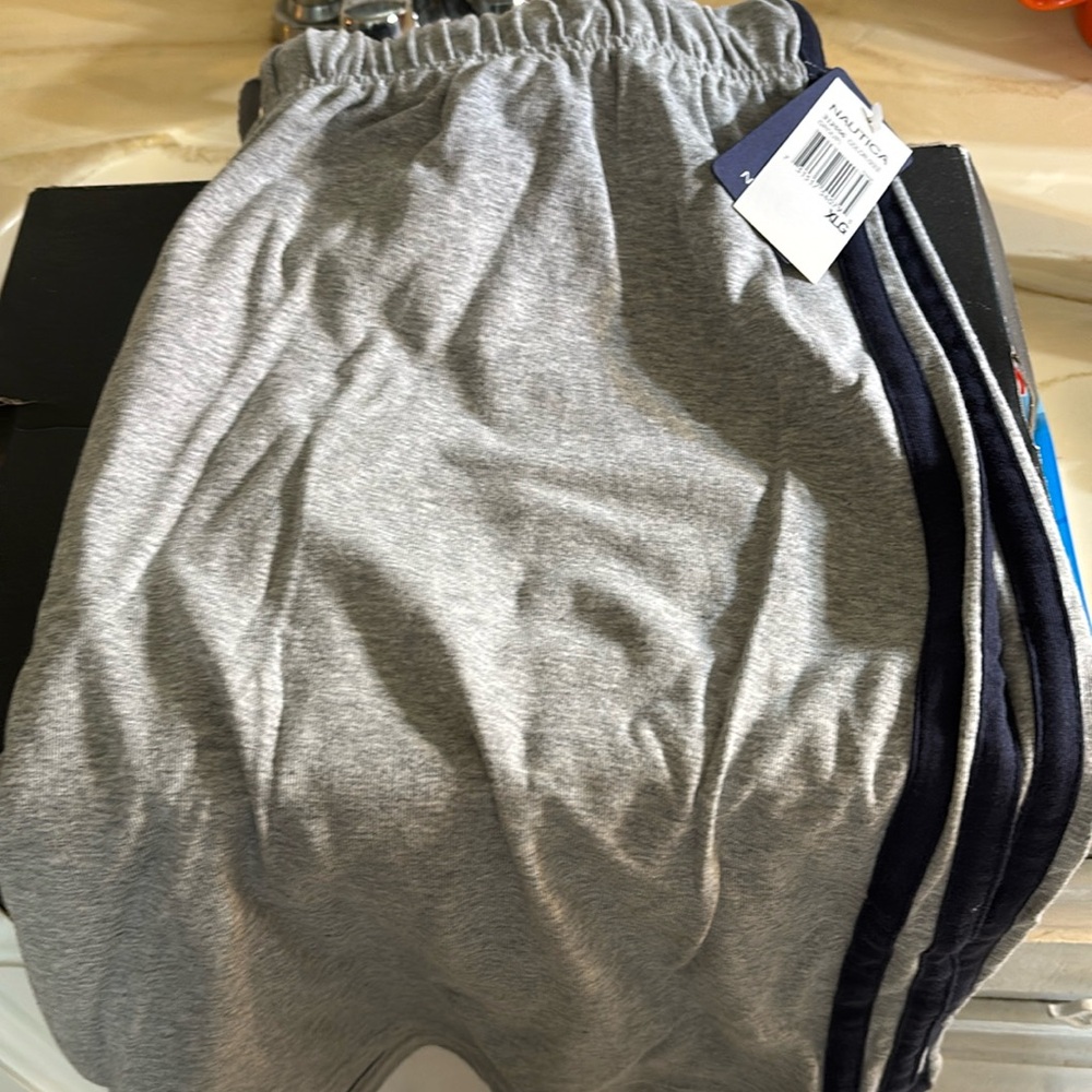 Náutica Shorts Mens size XL Gray dark blue
